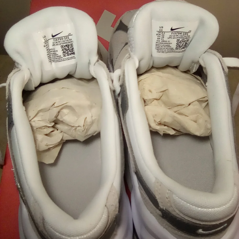 Gray Silver Metallic White Women's Nike Running Shoes - Picture 7 of 15